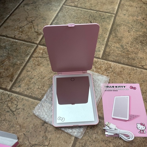 NIB Impressions Hello Kitty *Bundle* Mirror and Makeup Sponge set. - Picture 3 of 13